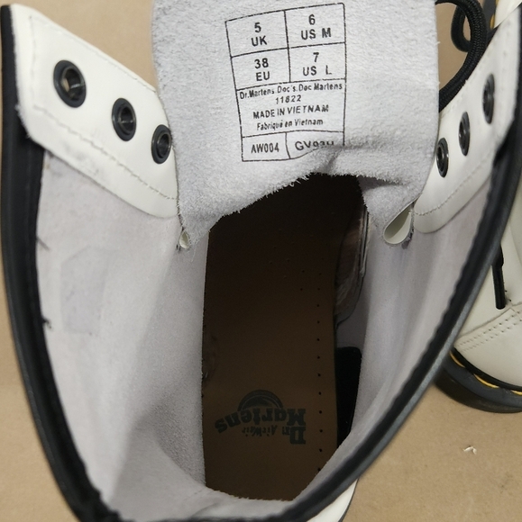 Doc Marten 1460 WOMEN'S PATENT LEATHER LACE UP BOOTS 6 M - Picture 16 of 16